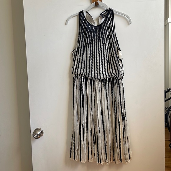 Beautiful dress by Anthropologie - Picture 4 of 9